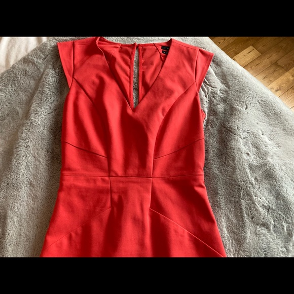 Coral (not red) RW&Co dress, in perfect condition. Size 00, stretch lining. - Picture 2 of 8